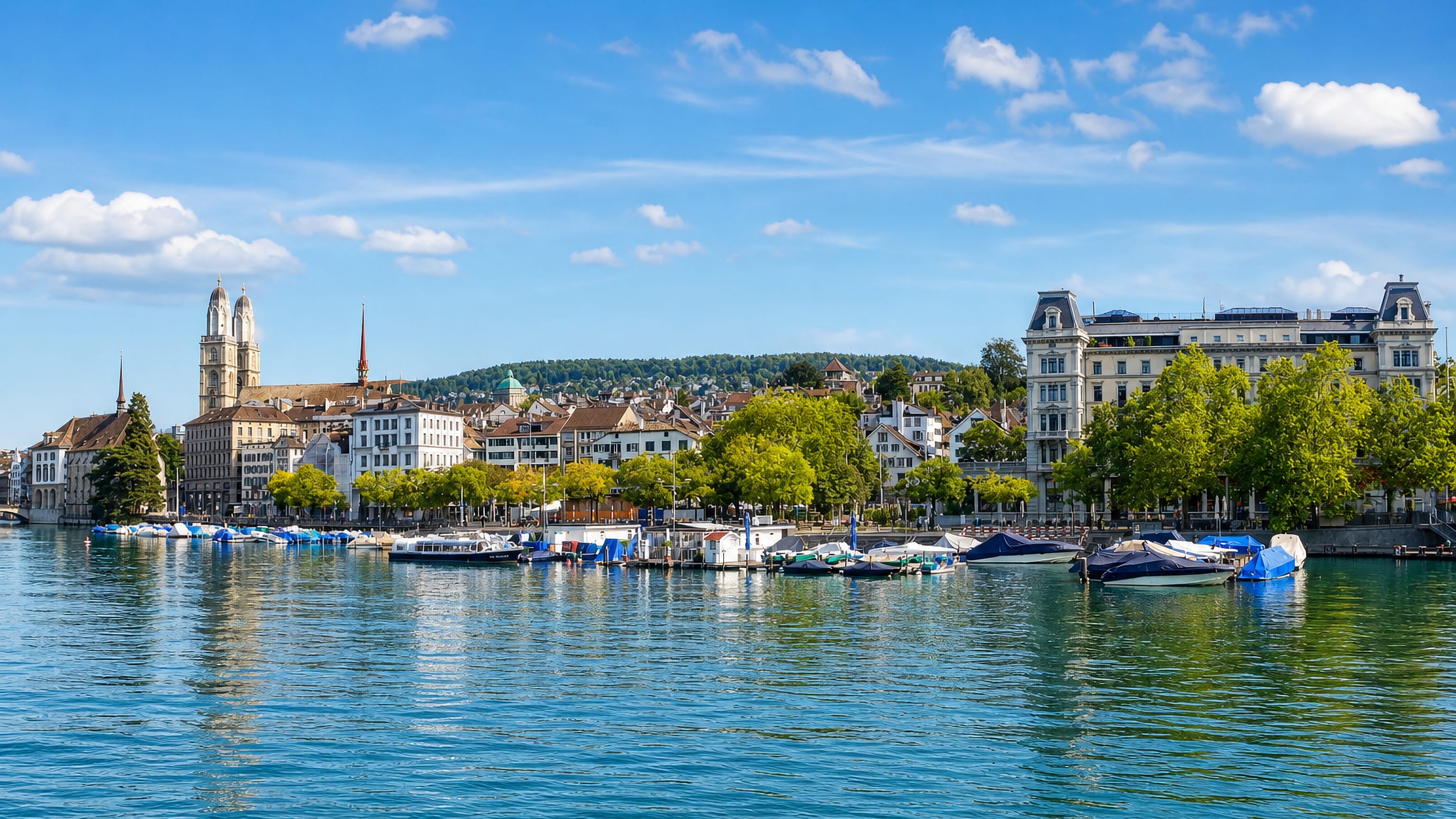 Grossmünster towers and old-town quays along the Limmat in Zürich's Kreis 1 Rathaus quarter.