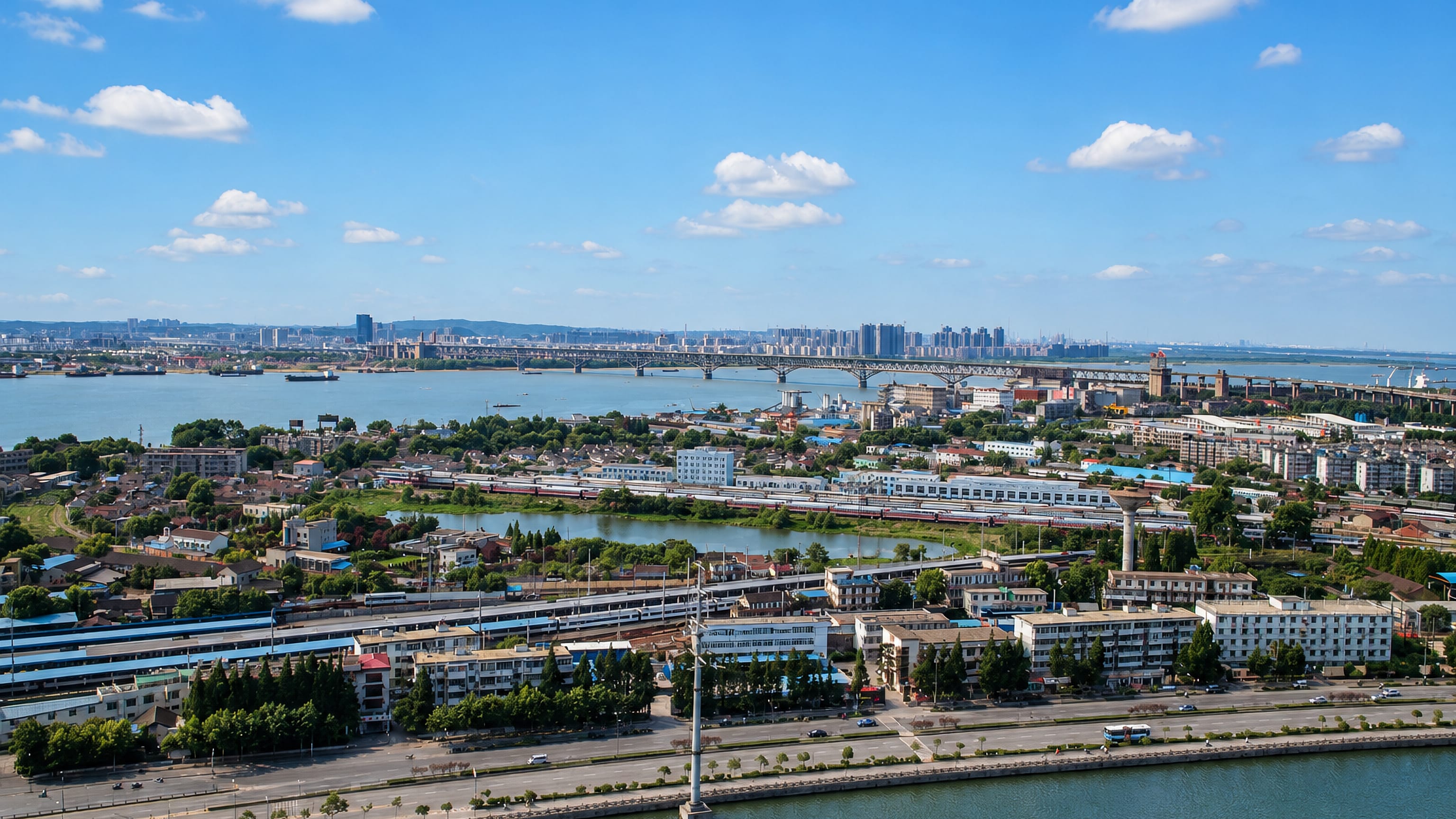 The Yangtze River and Nanjing Yangtze River Bridge seen from Xiaguan, Nanjing, with the city skyline beyond.