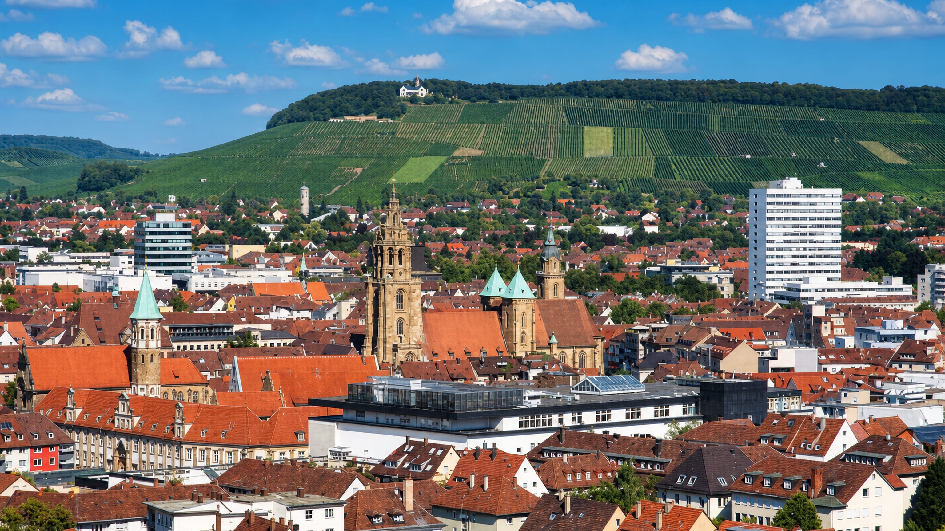 Heilbronn's red-tiled old town below the vineyard-covered Wartberg hill, with the Kilianskirche tower at its centre.