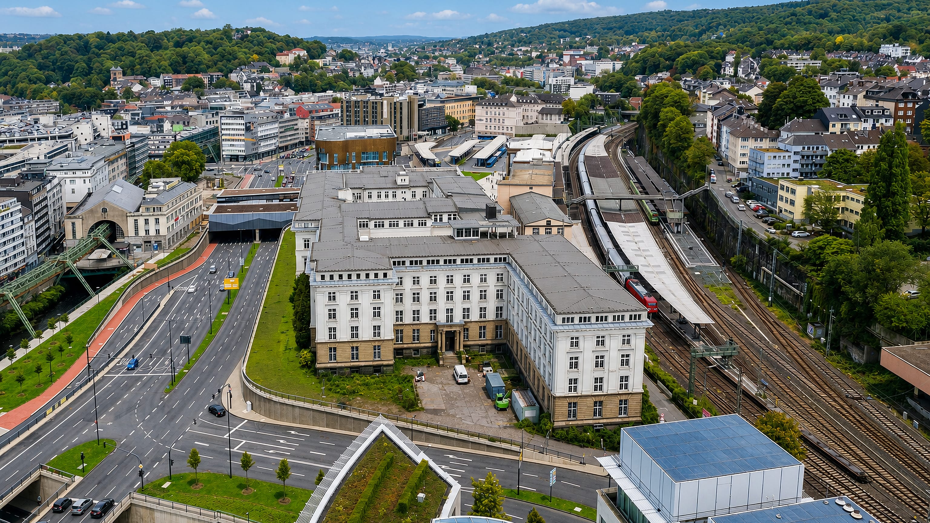 Elberfeld in Wuppertal from above, the Schwebebahn track along the Wupper beside the main station and its rail yard.