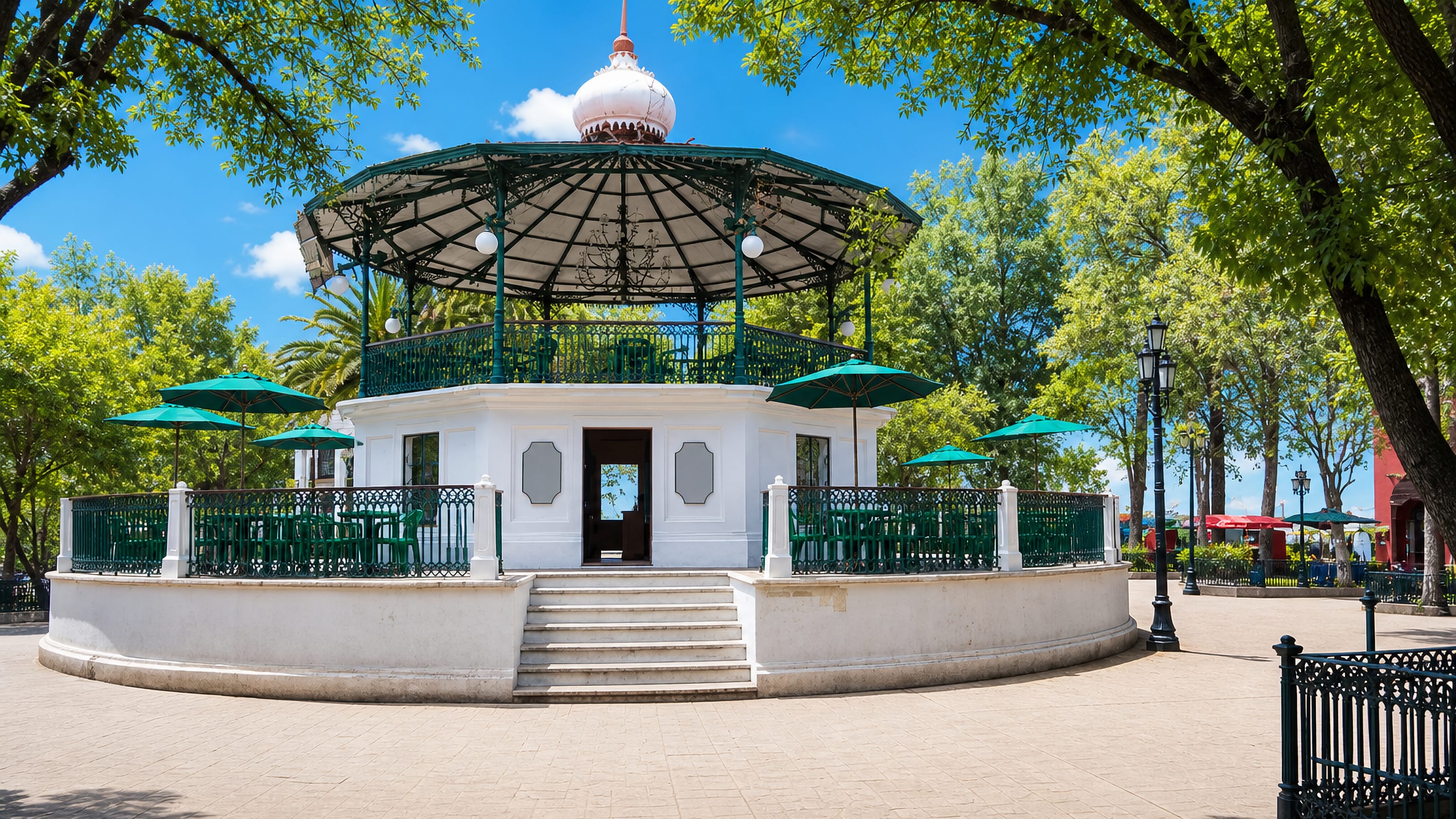 The green ironwork bandstand on Plaza 31 de Marzo in San Cristóbal de las Casas, Mexico, framed by trees.