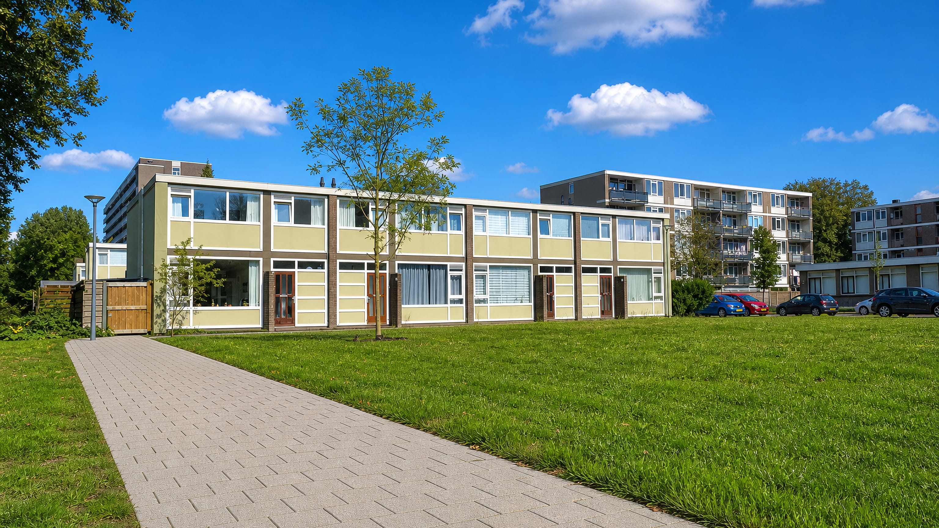Schiebroek, Rotterdam: post-war low-rise terraces and walk-up flats set behind wide communal lawns.