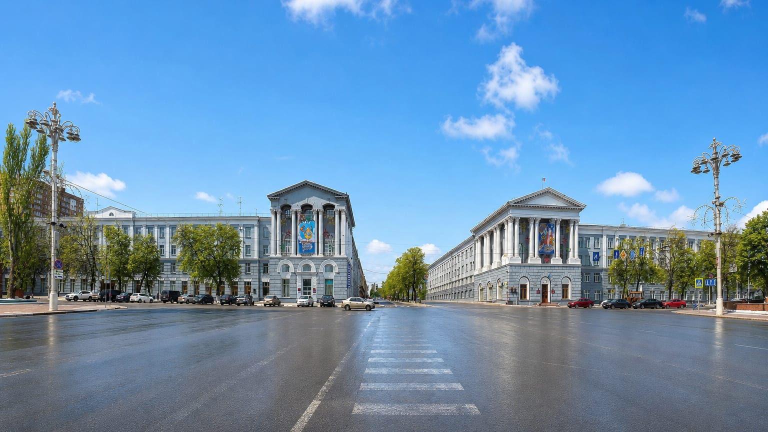 Wide central Kursk square framed by neoclassical columned buildings under a bright blue sky.