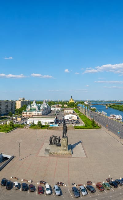 Nizhny Novgorod's fair square with the ornate Main Fair House and Alexander Nevsky Cathedral by the Oka River.