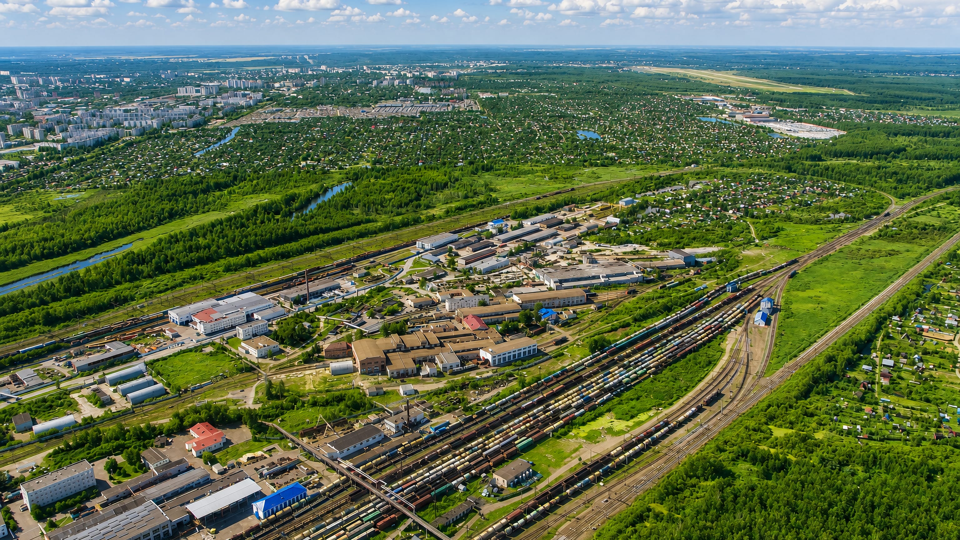 Rail freight yards, works and dacha plots across Leninsky district in Nizhny Novgorod.