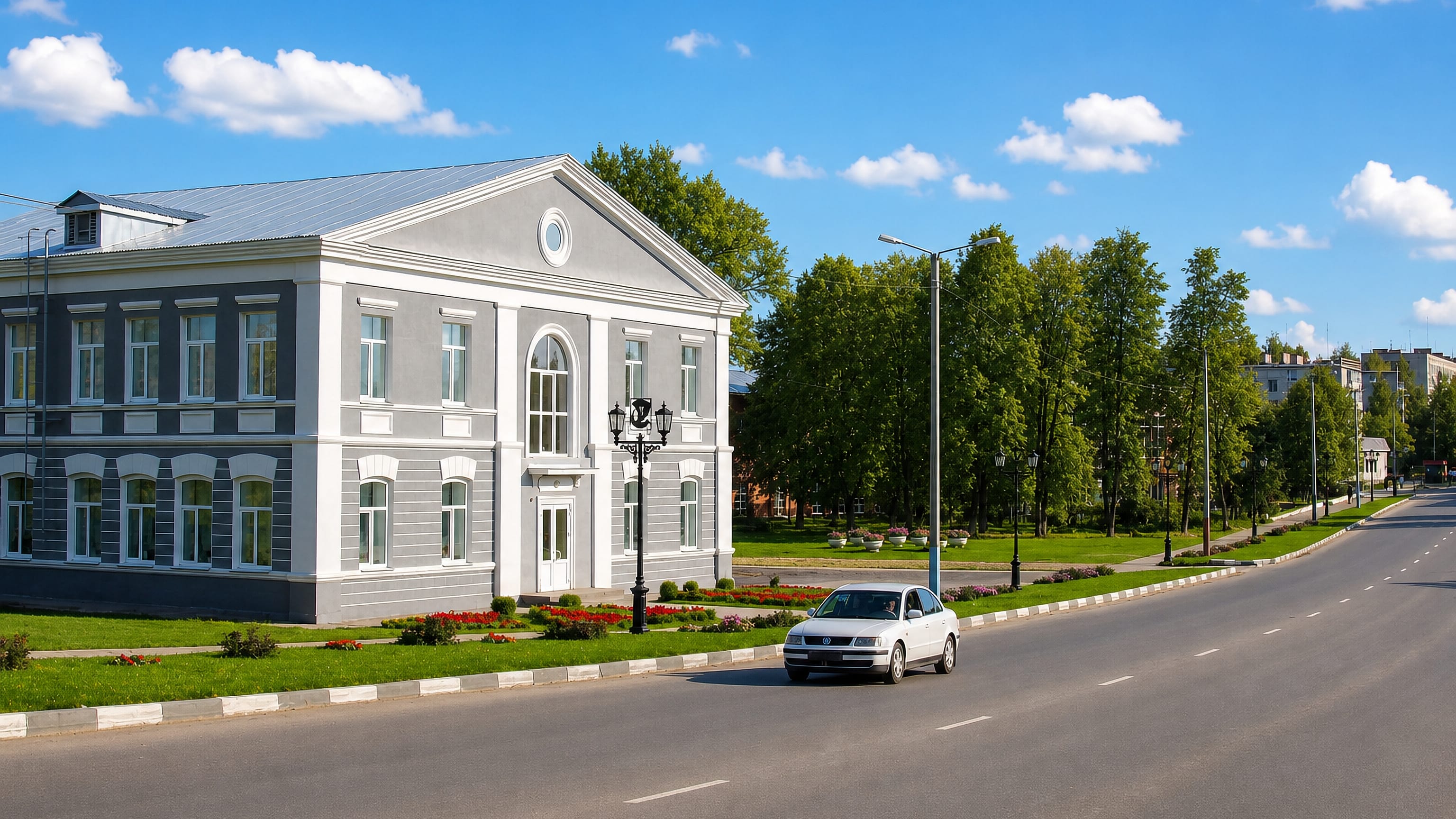 A neoclassical civic building beside a wide tree-lined avenue in Pavlovo, Nizhny Novgorod Oblast.