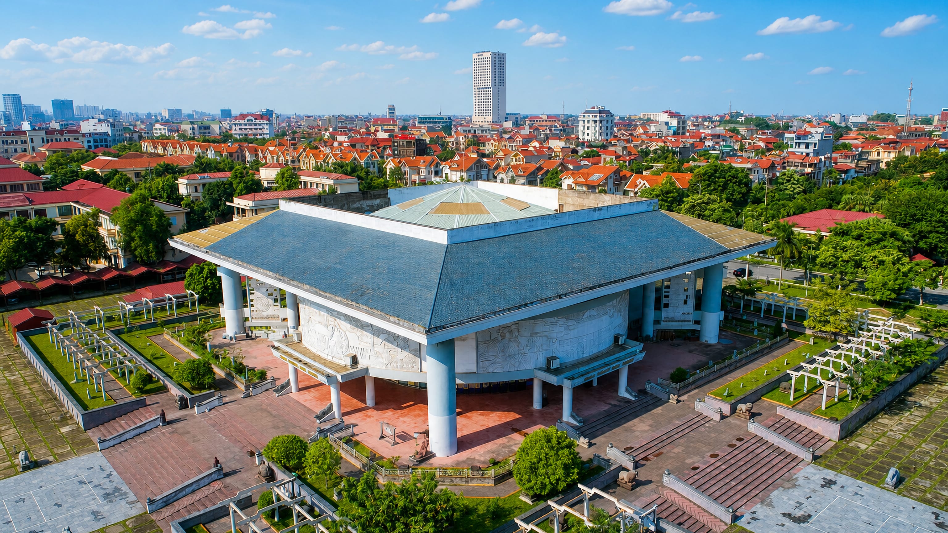 Bac Ninh's tiled-roof civic hall and plaza with the city's houses and towers behind